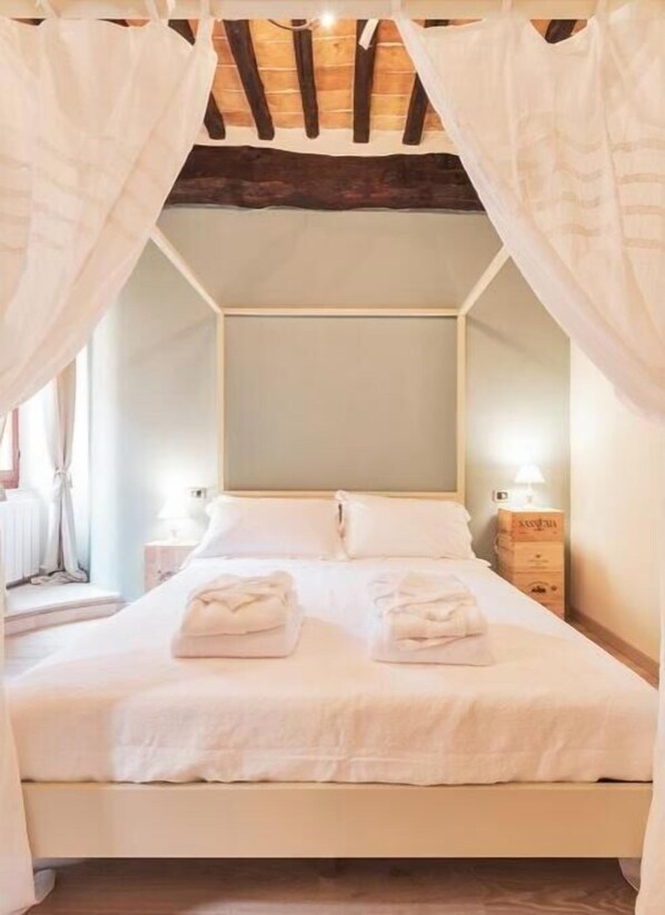 1 bedroom, iron/ironing board, travel cot, free WiFi