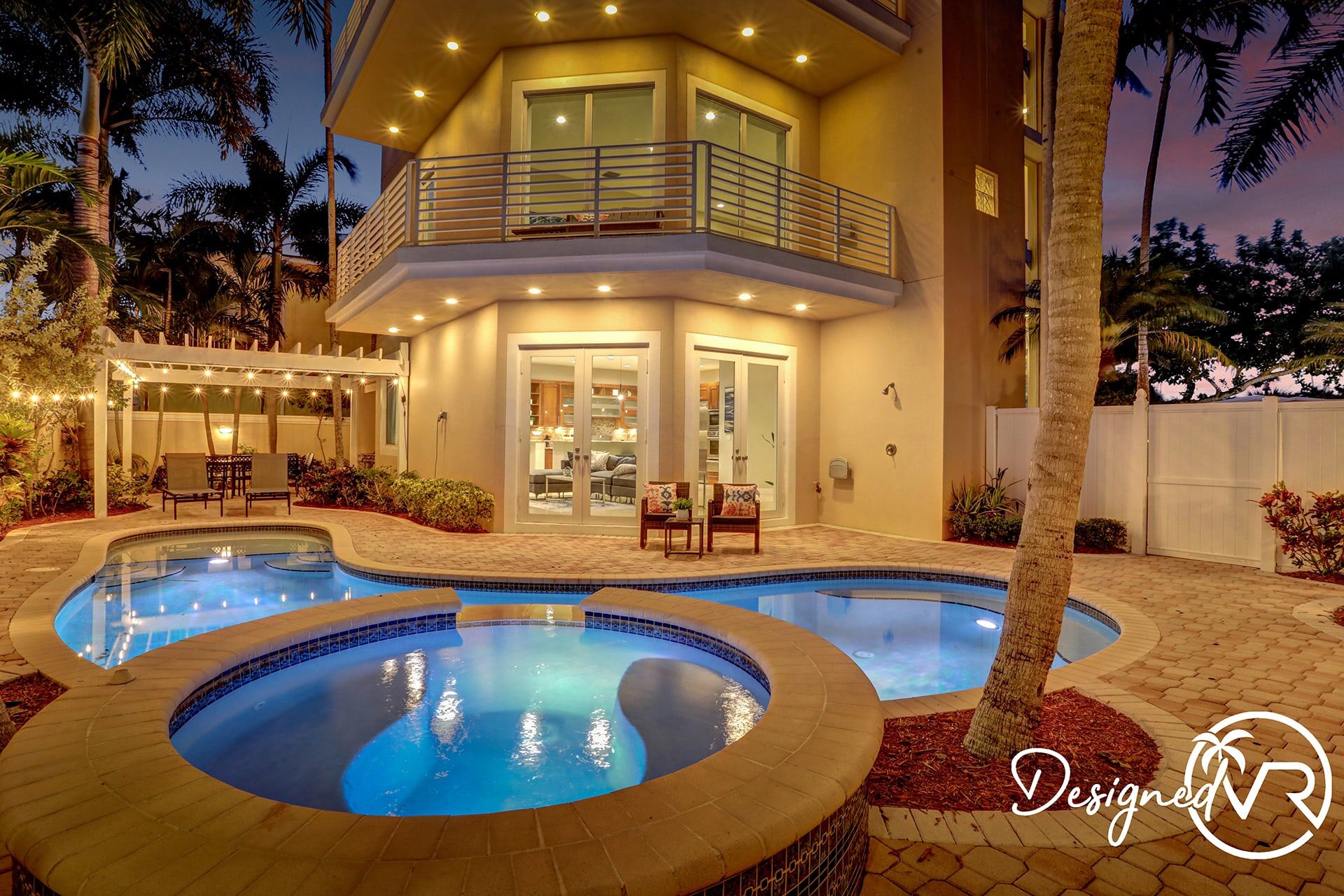 Luxury Beach House 2 Mins walk to the Beach