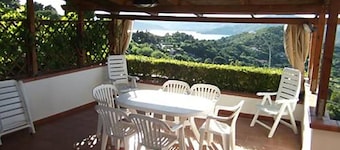 BEAUTIFUL INDEPENDENT VILLETTA SEA VIEW private parking + air conditioning