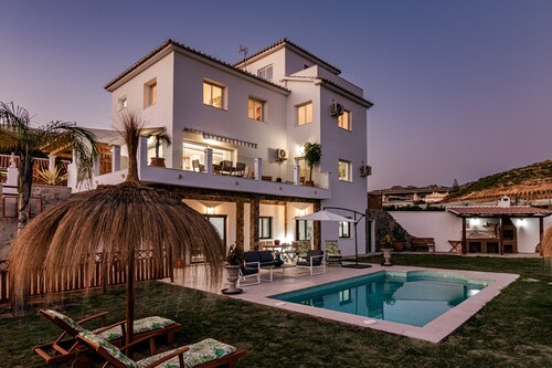 Villa Isabel, Relax Cerca de la Playa con Piscina Privada