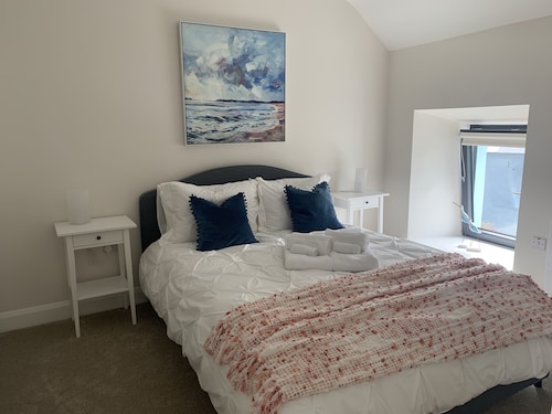 Farm House - Sleeps 7 - Garden - Parking