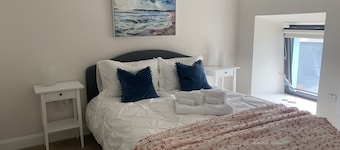 Farm House - Sleeps 7 - Garden - Parking