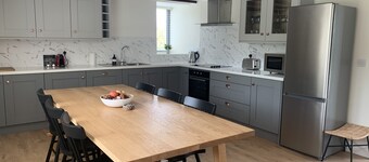 Farm House - Sleeps 7 - Garden - Parking