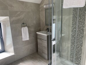 Bathroom - Farm House - Sleeps 7 - Garden - Parking (Kinsale)