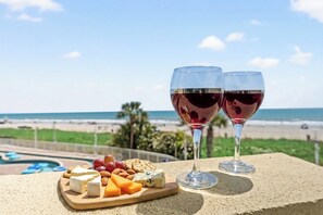 Property grounds - Bay Watch 240-2BR/2BA Oceanfront Condo in North Myrtle Beach (North Myrtle Beach)