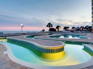 Piscina coperta, piscina all'aperto