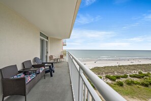 Property grounds - Bay Watch 841-1BR/1BA Oceanfront Condo in North Myrtle Beach (North Myrtle Beach)