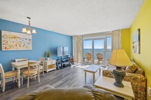 Flatskjerm-TV, DVD-spiller og strømmetjenester