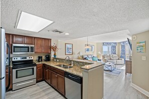 ثلاجة، ميكروويف، فرن، موقد طهي مسطح