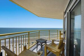 Property grounds - Bay Watch 1212-2BR/2BA Oceanfront Condo in North Myrtle Beach (North Myrtle Beach)