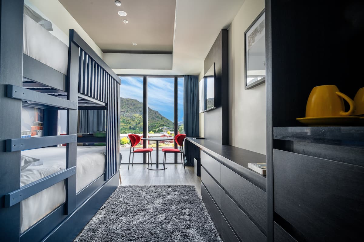 Family Room, Multiple Beds (Family Room, California King)