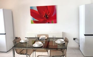 House | In-room dining