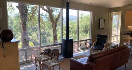 VIEWS!! Last Minute/Longer Stay SPECIALS!