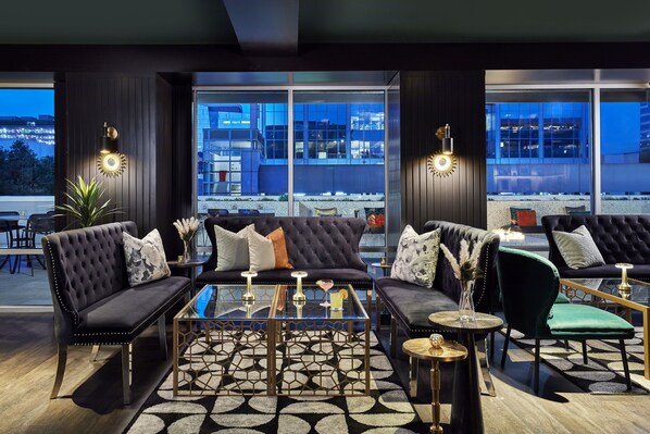 2 restaurants, lunch served - Hyatt Centric Downtown Sacramento (Sacramento)