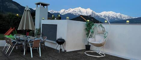 屋外ダイニングエリア