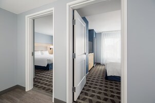 Ropa de cama de alta calidad y colchones con acolchado adicional