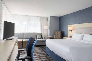 Executive studio, 1 tweepersoonsbed, uitzicht op stad, op de hoek | Luxe beddengoed, pillowtop-bedden, een laptopwerkplek