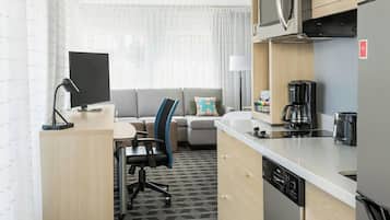 Executive Studio, 1 Double Bed, City View, Corner | Premium bedding, pillowtop beds, laptop workspace, blackout drapes