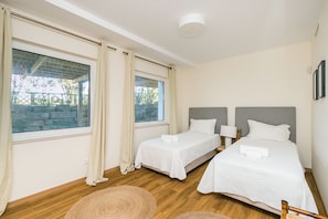 5 bedrooms, desk, soundproofing, iron/ironing board - Villa Formosa Golf (Quinta do Lago)