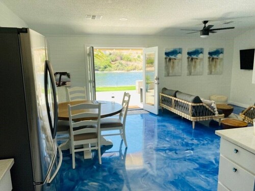 Riverfront Oasis! Sleeps 9