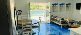 Riverfront Oasis! Sleeps 9