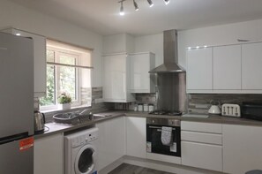 อพาร์ทเมนท์, ห้องน้ำส่วนตัว | ครัวส่วนกลาง