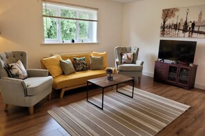 Apartment, Private Bathroom | Lounge