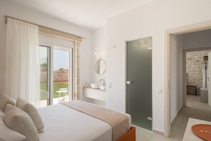 2 chambres, coffre-fort, fer et planche à repasser, lit de bébé portatif