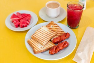 Free daily English breakfast