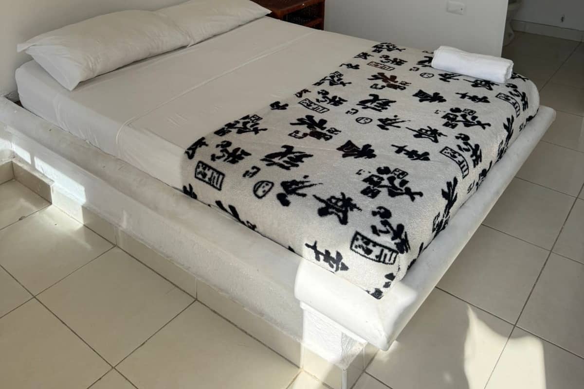 ميني بار وواي فاي مجانًا وملاءات أسرّة