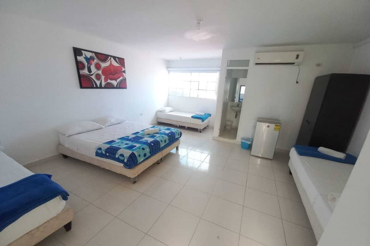 ميني بار وواي فاي مجانًا وملاءات أسرّة