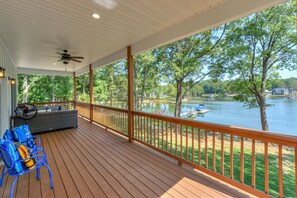 Terrace/patio - Lake Norman - Tranquility Cove - Beautiful Lakefront Apartment (Mooresville)