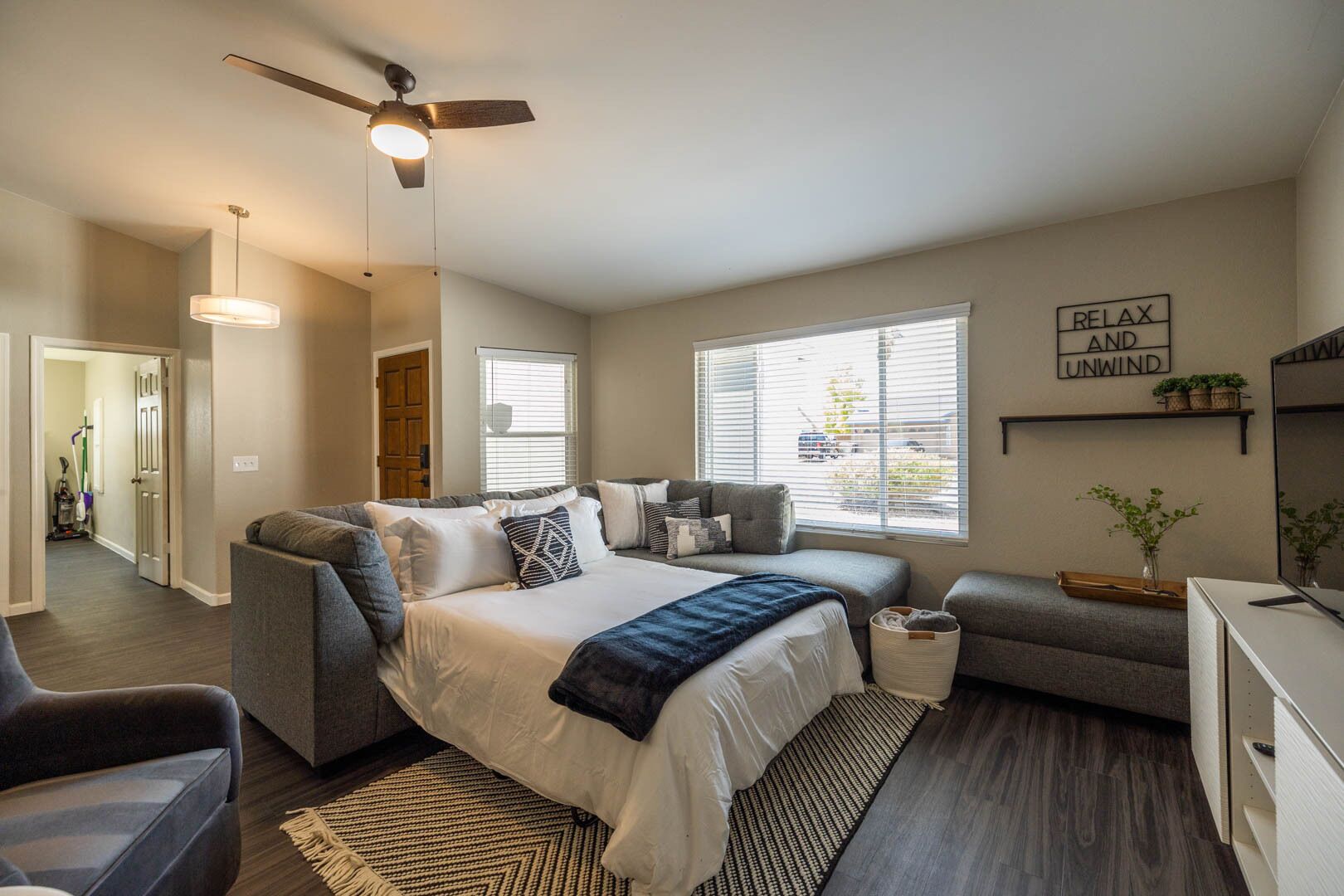 4 habitaciones, tabla de planchar con plancha y cuna de viaje 