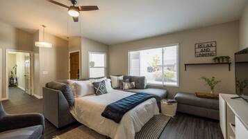 4 habitaciones, tabla de planchar con plancha y cuna de viaje