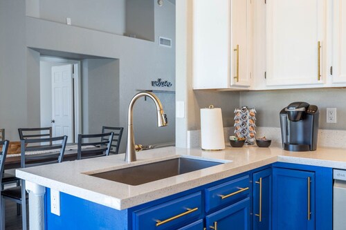 Walk to Cardinals Stadium -Heated Pool-Pool Table