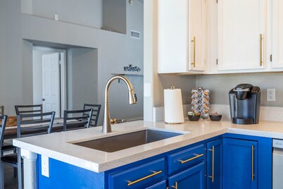 Walk to Cardinals Stadium -Heated Pool-Pool Table