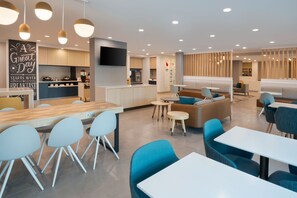 Free buffet breakfast - TownePlace Suites by Marriott Atlanta Airport North (Atlanta)