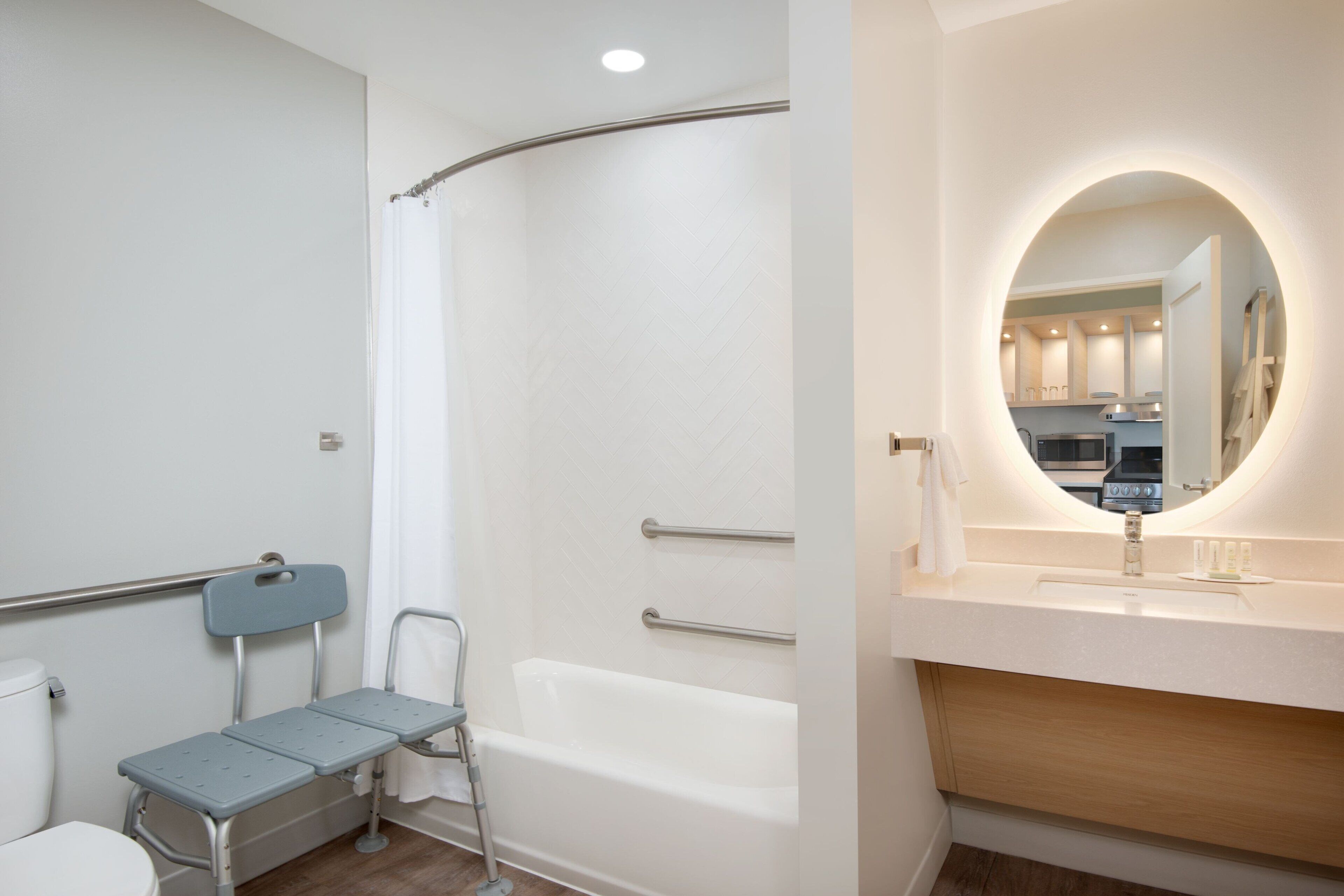 free toiletries, hair dryer