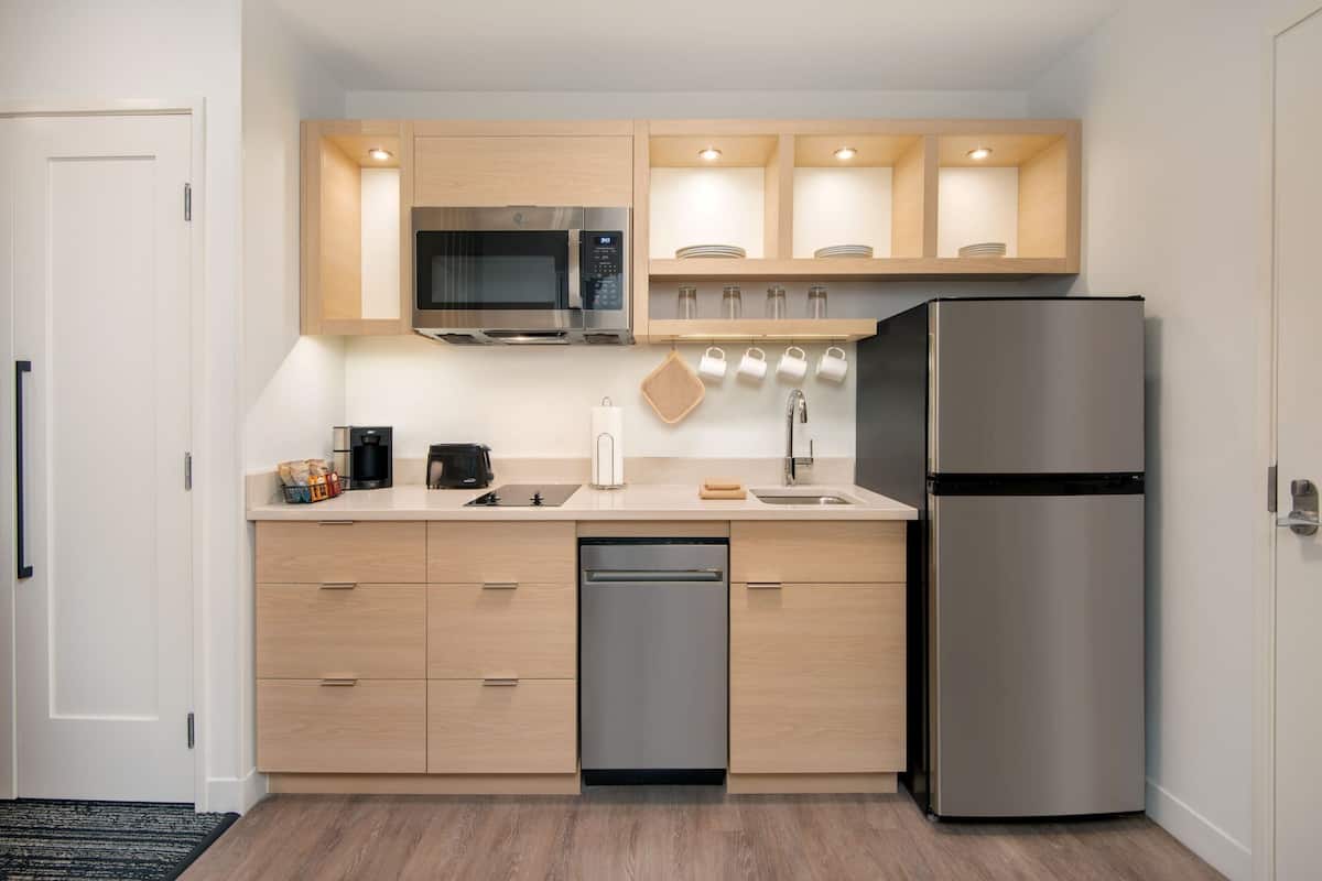 studio, 1 king bed with sofa bed | private kitchen | coffee/tea maker