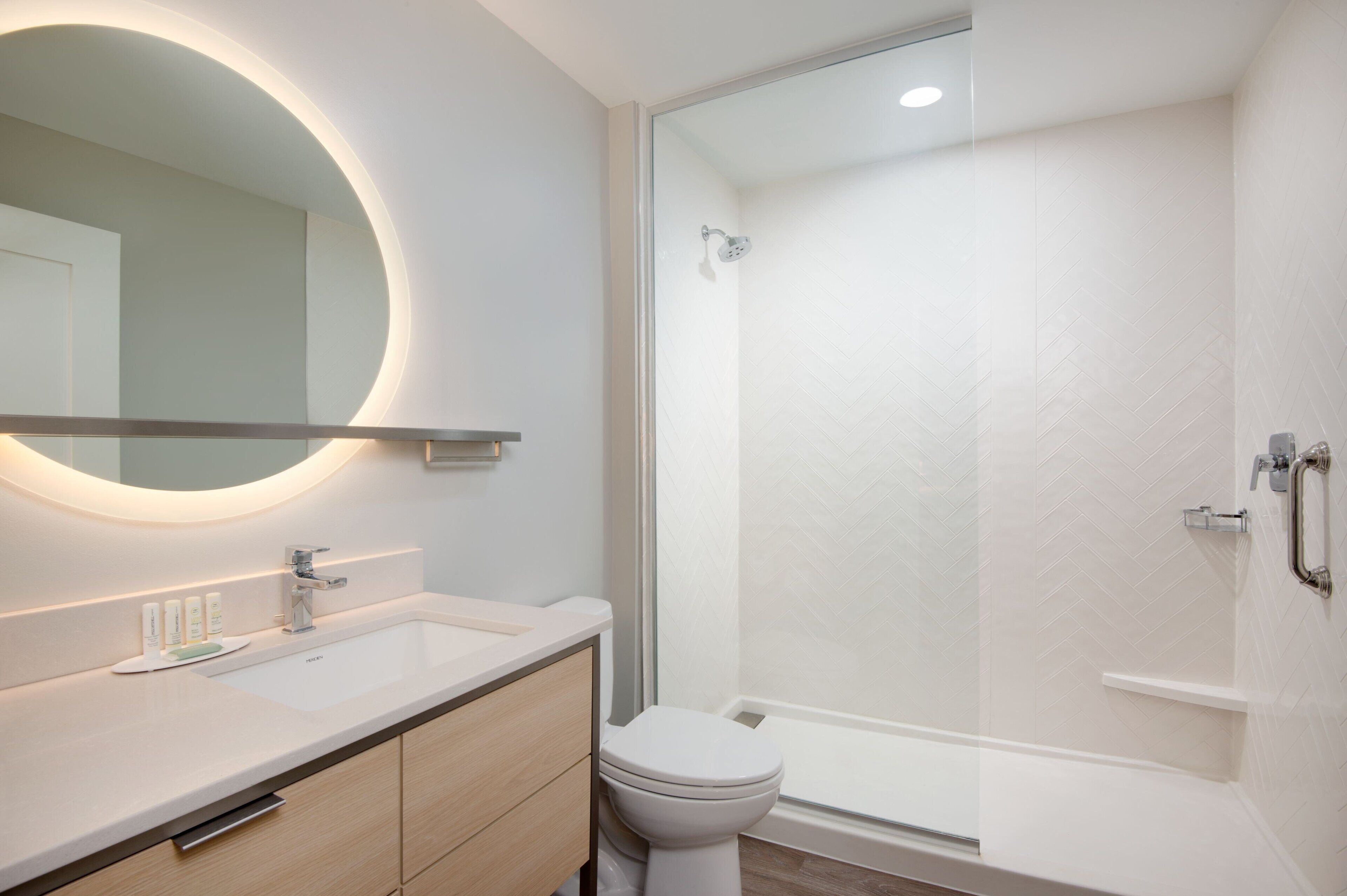 free toiletries, hair dryer