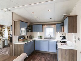 Casa de campo | Cocina privada | Frigorífico, lavavajillas, hervidor eléctrico y tostadora