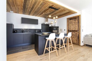 Réfrigérateur, micro-ondes, four, lave-vaisselle