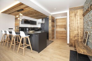 Réfrigérateur, four, lave-vaisselle