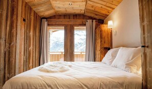 5 bedrooms, iron/ironing board, free WiFi