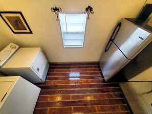 Interior - Hilton's Hometown Tower-view Hot-tub Retreat (Cisco)