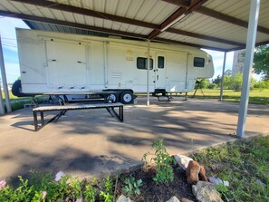 Property grounds - Hilton's Hometown Tower-view Hot-tub Retreat (Cisco)
