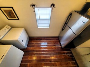 Interior - Hilton's Hometown Tower-view Hot-tub Retreat (Cisco)