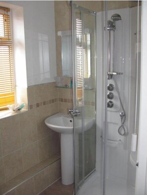 Family Room | Bathroom