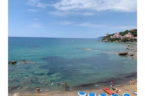 Platja a a prop