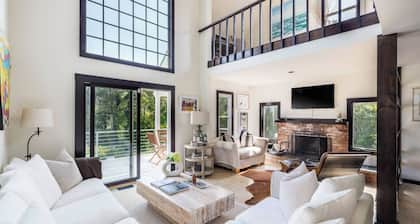 Holidays in the Hamptons! Chic Beach Home mins from Village